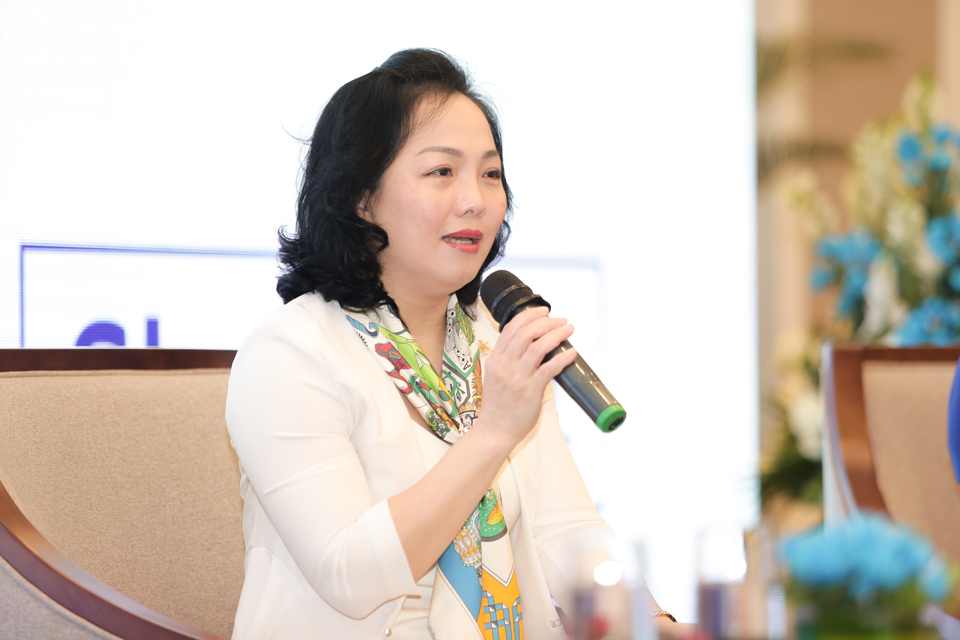 Bà Đặng Tuyết Dung phát biểu trong phiên thảo luận 